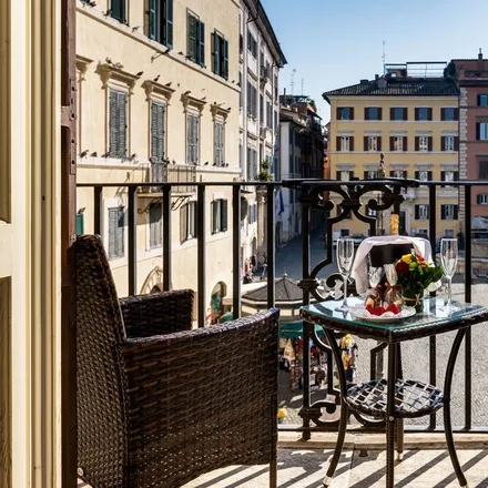 Rent this studio townhouse on Piazza Farnese 101