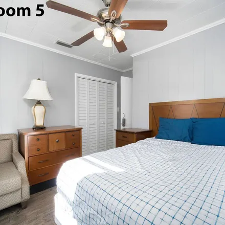 Rent this 3 bed apartment on 5073 Columbus Avenue in Jacksonville, FL 32254