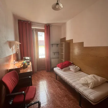 Image 9 - Calle de Jesús del Valle, 15, 28004 Madrid, Spain - Apartment for rent
