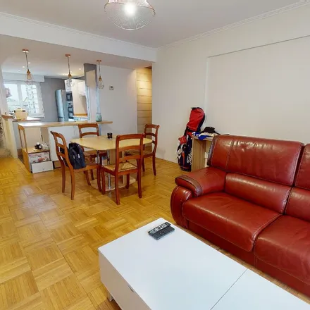 Rent this 4 bed apartment on Boulevard Henri Dunant in 49100 Angers, France