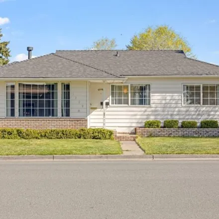 Buy this 3 bed house on M.A. Lynch Elementary in 1314 Southwest Kalama Avenue, Redmond