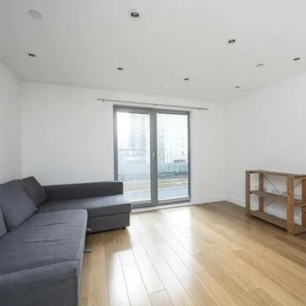 Image 2 - Hodgson House, 26 Christian Street, St. George in the East, London, E1 1SE, United Kingdom - Apartment for rent