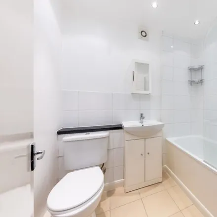 Image 4 - Warren Street, London, W1T 5BA, United Kingdom - Apartment for rent