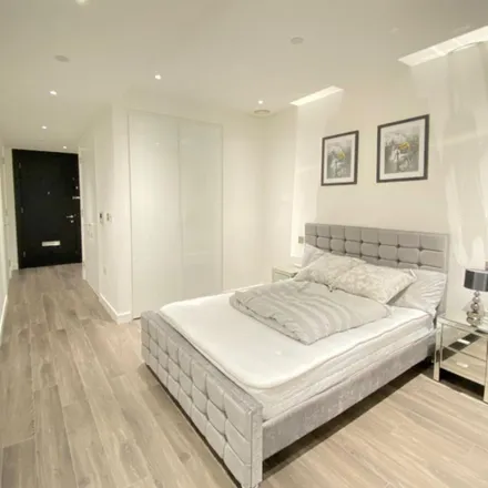 Rent this 1 bed apartment on E1 in Western Avenue, London