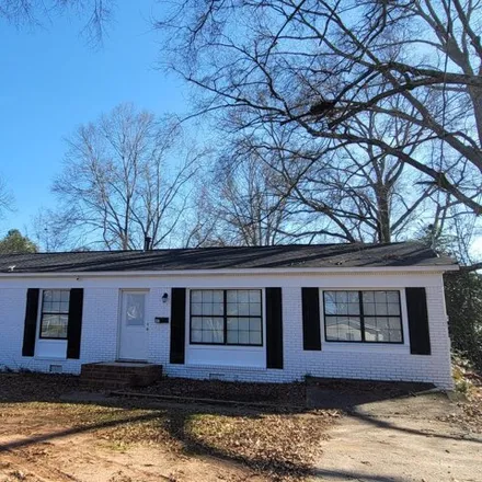 Rent this 4 bed house on 635 Belle Street in Fort Valley, GA 31030