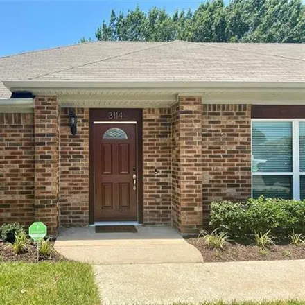 Buy this 3 bed house on 3114 Hillcrest