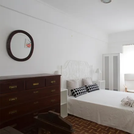 Rent this 3 bed room on Travessa do Giestal 36 in Lisbon, Portugal