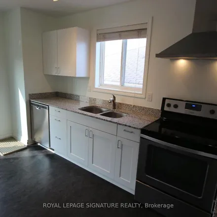 Rent this 3 bed apartment on 155 Hanmer Street East in Barrie, ON L4M 6W2