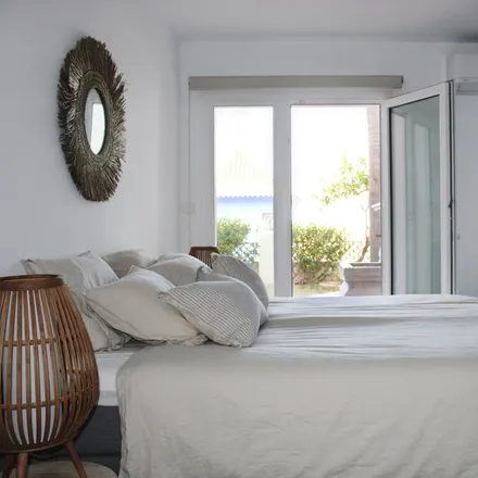Rent this 6 bed house on Airbnb: Calle Maravillas Norte 10 in portal 3, flat 2A 18697 La Herradura