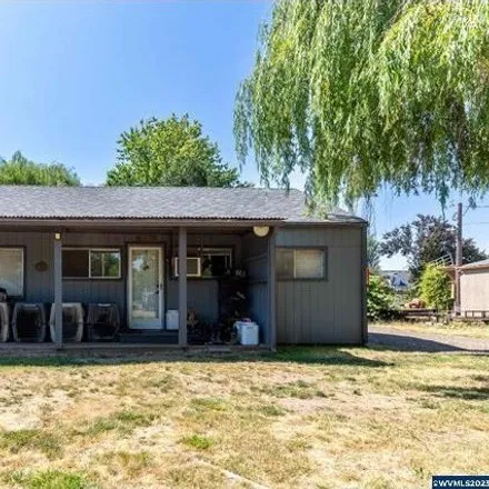 Buy this 3 bed house on 1026 F Street in Lebanon, OR 97355