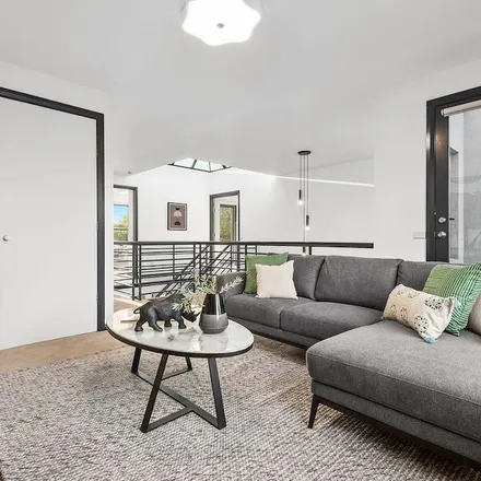 Image 3 - Wynyard Crescent, Balwyn North VIC 3104, Australia - Apartment for rent