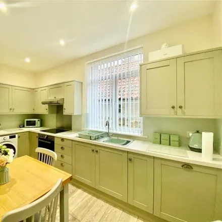 Image 4 - Staffordshire Place, Whitby, YO21 3AX, United Kingdom - Townhouse for sale