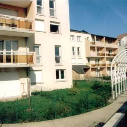 Rent this 3 bed apartment on 19 Rue Georges Pompidou in 45100 Clos de la Grande Cigogne, France