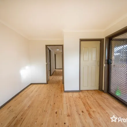 Image 2 - 28 First Avenue, Melton South VIC 3338, Australia - Apartment for rent