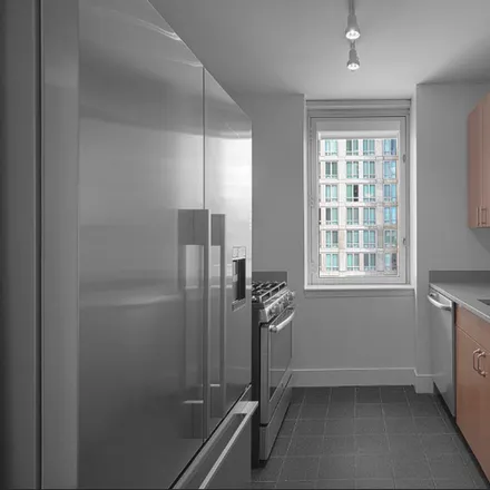 Rent this 3 bed apartment on W 42nd St