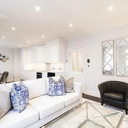 Rent this 3 bed apartment on Hamlet Gardens in London, W6 0TT