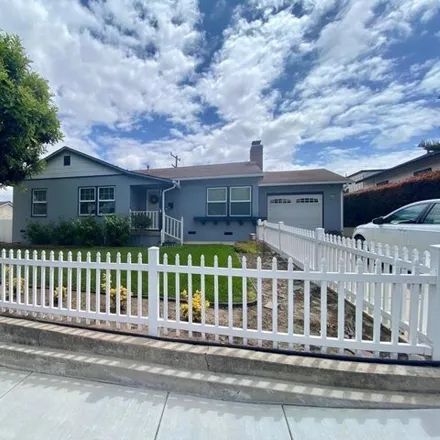 Rent this 2 bed house on 134 Cedar Drive in Camarillo, CA 93010
