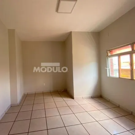 Rent this 3 bed apartment on Colégio Batista Mineiro Uberlândia in Avenida Estrela do Sul 200, Bom Jesus