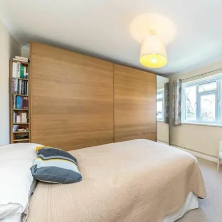 Image 3 - 16-27 Kenmore Close, London, TW9 3JG, United Kingdom - Apartment for sale