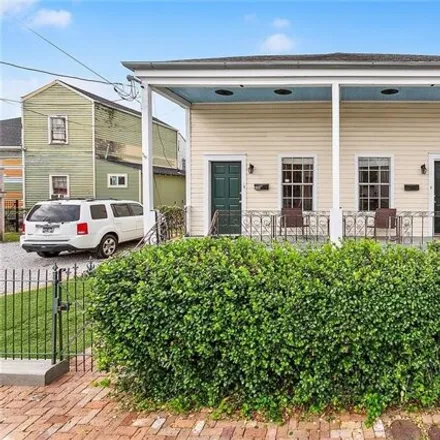 Image 1 - 818 First Street, New Orleans, LA 70130, USA - House for sale