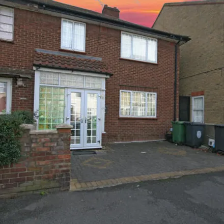 Image 3 - 66 Pearcroft Road, London, E11 4DP, United Kingdom - Duplex for sale