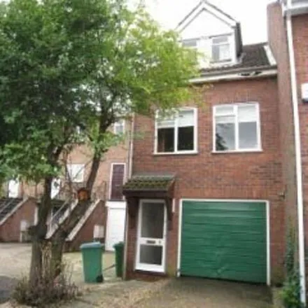 Image 1 - 55 Grove Road, Nottingham, NG7 1HE, United Kingdom - Townhouse for rent