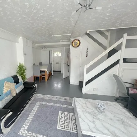 Rent this 2 bed townhouse on unnamed road in London, TW5 9PL