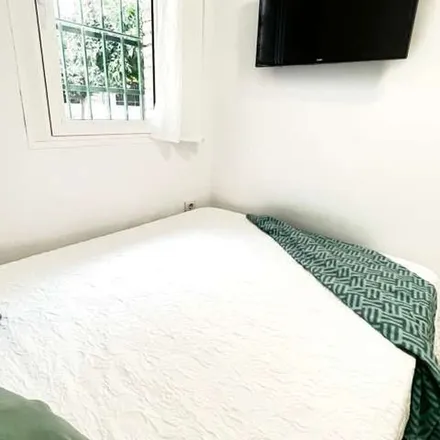 Rent this 4 bed apartment on Escuela Oficial de Idiomas in Calle Turmalina, 41009 Seville