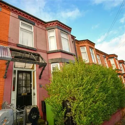 Buy this 4 bed townhouse on Waring Avenue in Birkenhead, CH42 6QB
