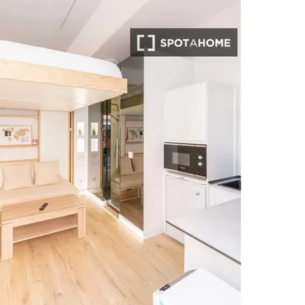 Rent this studio apartment on Madrid in Calle de los Algodonales, 16
