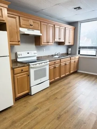 Image 2 - The Butcher Block, 209 Centennial Avenue, Staten Island Junction, Cranford, NJ 07016, USA - Apartment for rent