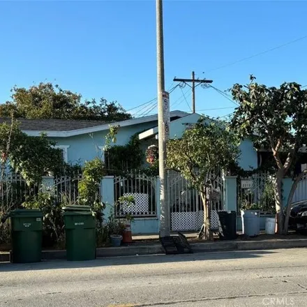Buy this 2 bed house on 2715 W 67th St in Los Angeles, California