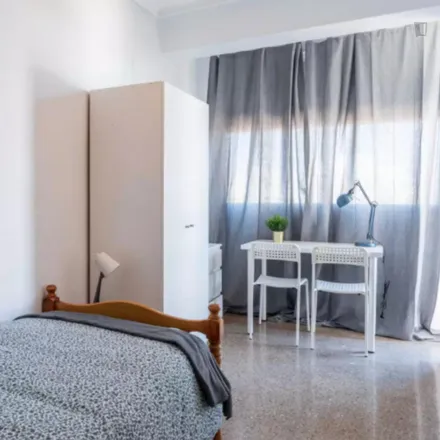 Rent this 5 bed room on Carrer de la Serra de Corbera in 4, 46019 Valencia