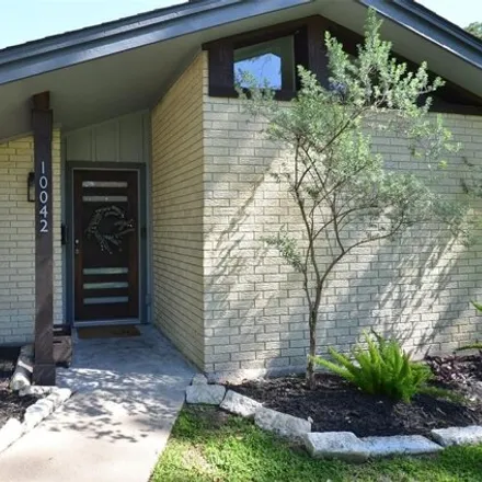 Image 2 - 10042 Warwana Road, Spring Branch West, Houston, TX 77080, USA - House for sale