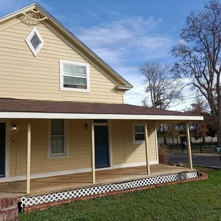 Buy this 2 bed house on 539 Yama Street in Yreka, CA 96097