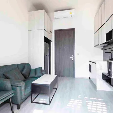 Rent this 1 bed apartment on Sukhumvit Road in Phra Khanong District, 10260
