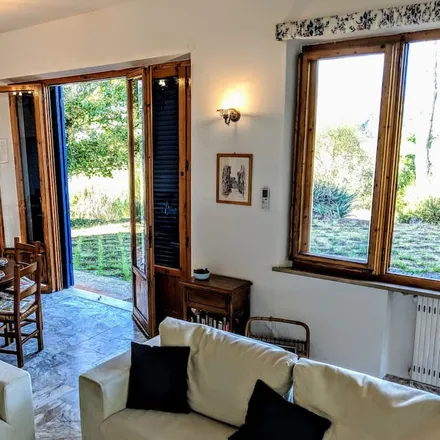 Rent this 3 bed house on 53034 Colle di Val d'Elsa SI