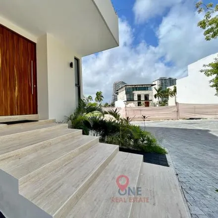 Buy this 4 bed house on Starbucks in Avenida Puerto Cancun Sur, 77059 Cancún