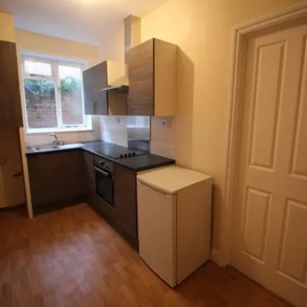 Image 4 - Heath Terrace, Royal Leamington Spa, CV32 5LY, United Kingdom - Apartment for rent