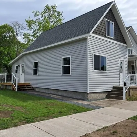 Buy this 4 bed house on 337 East Pere Marquette Street in Ludington, MI 49431