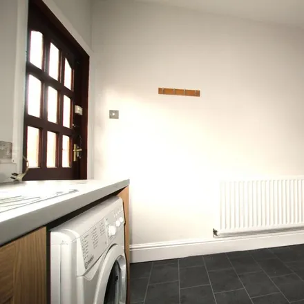 Image 3 - Haden Street, Sheffield, S6 4LB, United Kingdom - Townhouse for rent