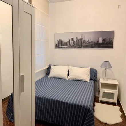 Rent this 6 bed apartment on MRW in Carrer de Còrsega, 89
