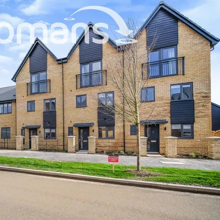 Rent this 3 bed townhouse on Buckler Ride in Buckler's Park, RG45 6HQ