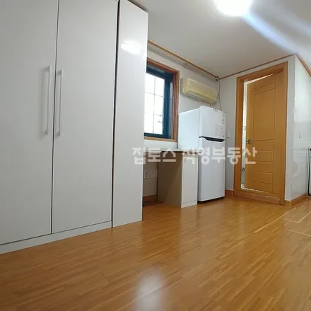 Rent this studio apartment on 서울특별시 관악구 신림동 1429-43