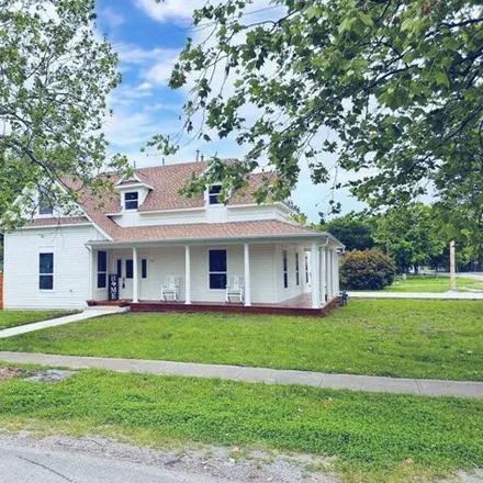 Buy this 5 bed house on 170 East Mulberry Street in Leonard, Fannin County