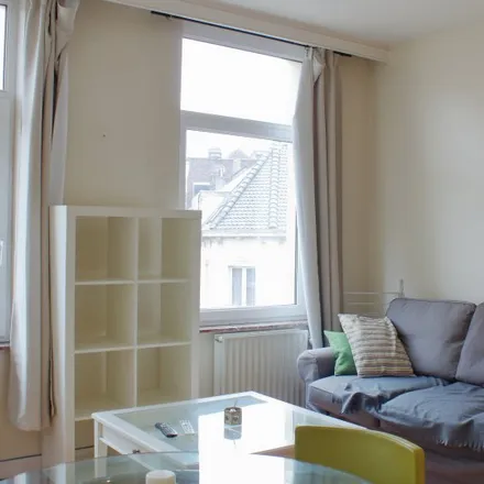 Rent this 2 bed apartment on Rue Lesbroussart - Lesbroussartstraat 15 in 1050 Ixelles - Elsene, Belgium