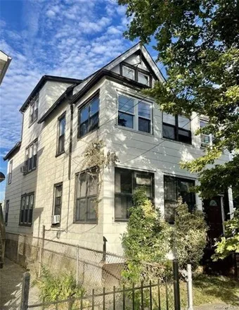 Buy this studio house on 439 South 7th Avenue in West Mount Vernon, City of Mount Vernon