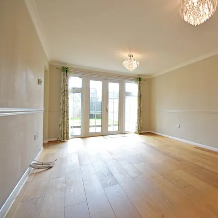 Image 4 - 94 Beverley Gardens, Maidenhead, SL6 6SW, United Kingdom - Duplex for rent