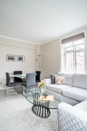 Image 5 - Chesterfield House, Chesterfield Gardens, London, W1J 7TL, United Kingdom - Apartment for sale