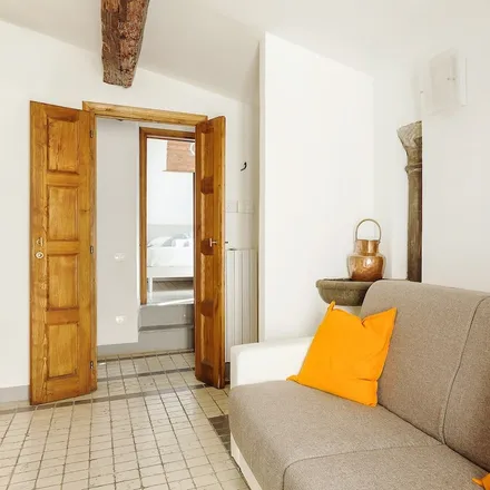 Rent this 2 bed apartment on Via Lambertesca in 14 R, 50125 Florence FI
